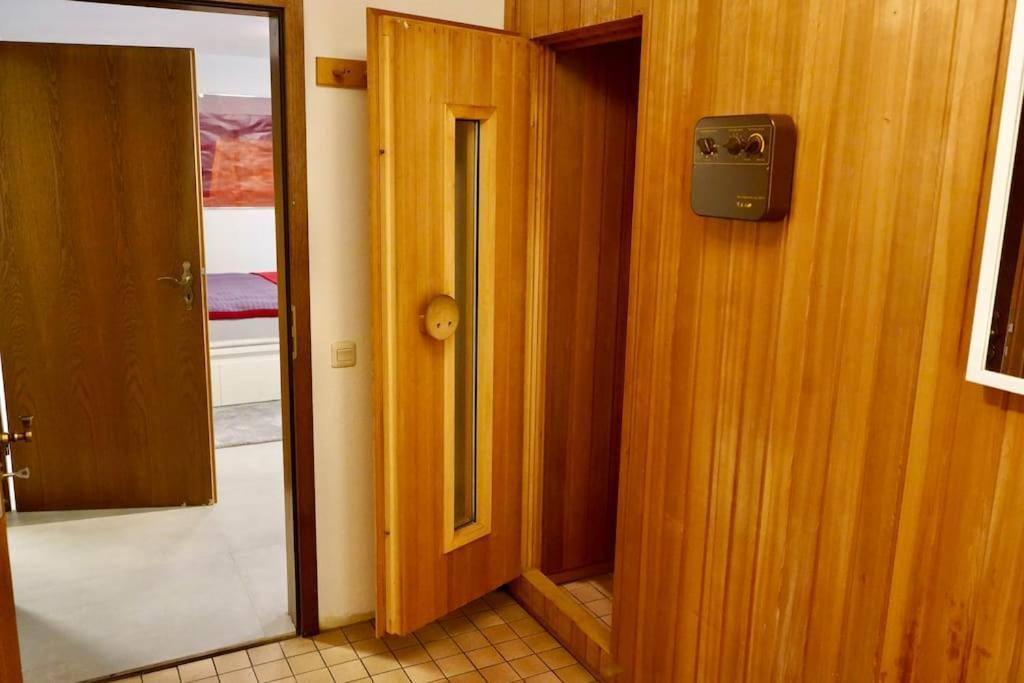 Helle Kellerwohnung Im Gruenen Mit Sauna Colónia Exterior foto
