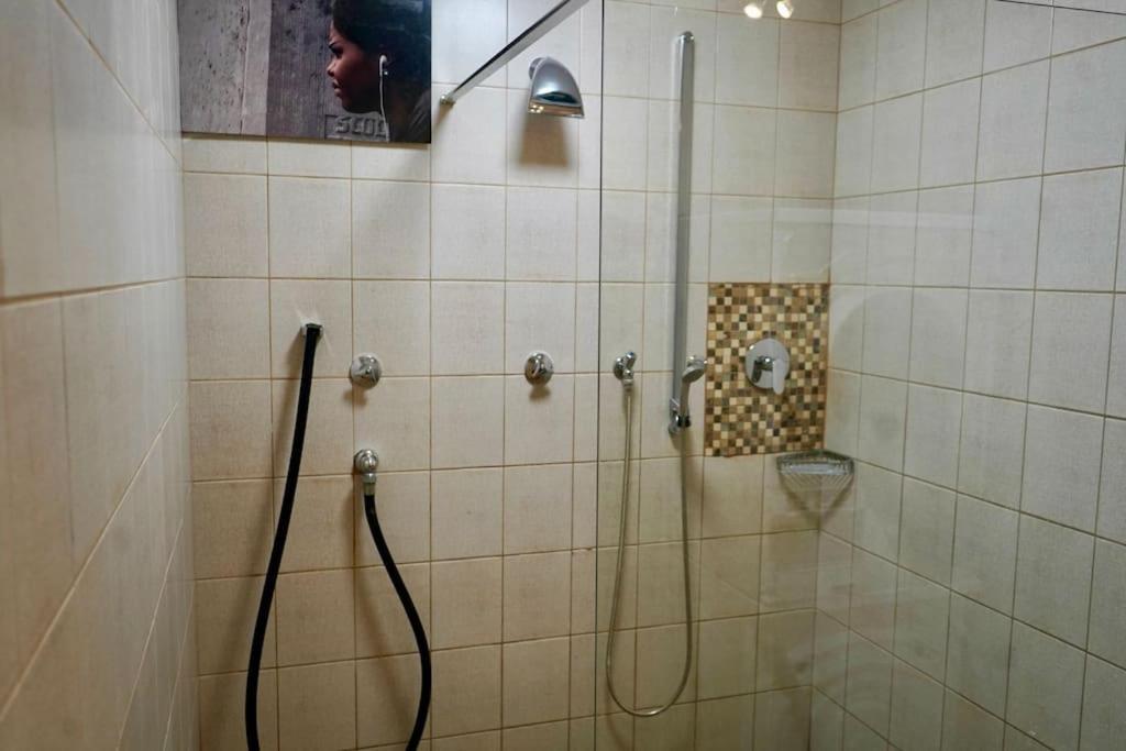 Helle Kellerwohnung Im Gruenen Mit Sauna Colónia Exterior foto