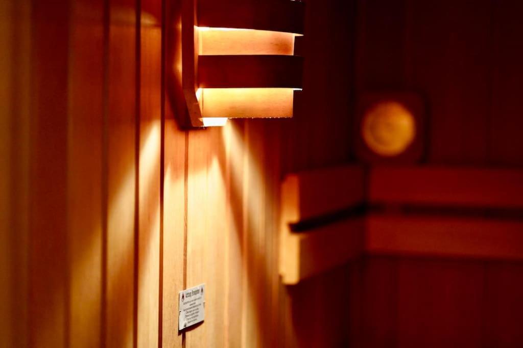 Helle Kellerwohnung Im Gruenen Mit Sauna Colónia Exterior foto
